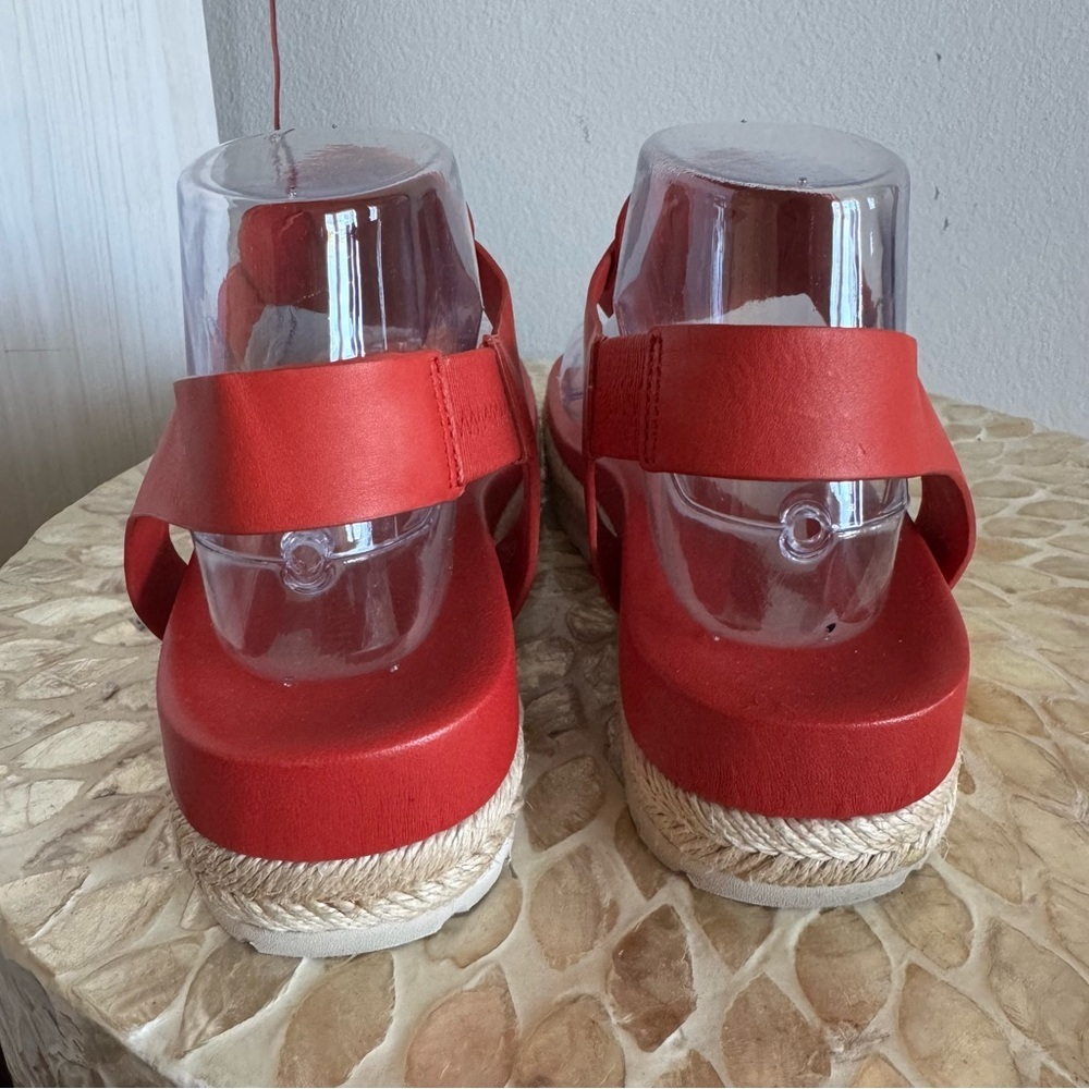 Vince Red Flint Platform Thong Espadrille Leather
Sandals size 9M - Picture 7 of 9